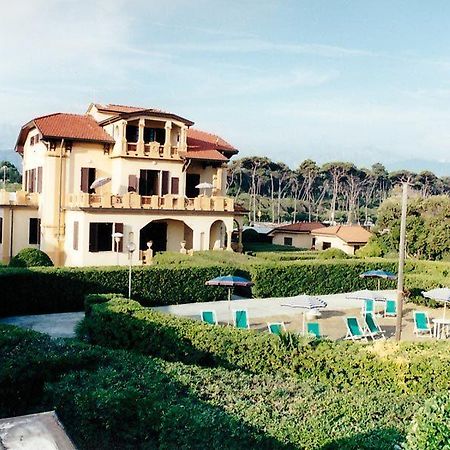Ostello Apuano Marina Di Carrara Exterior foto