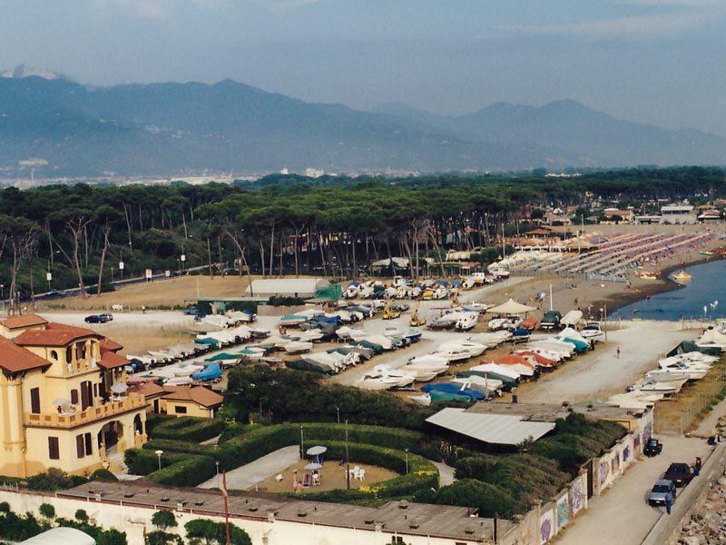 Ostello Apuano Marina Di Carrara Exterior foto